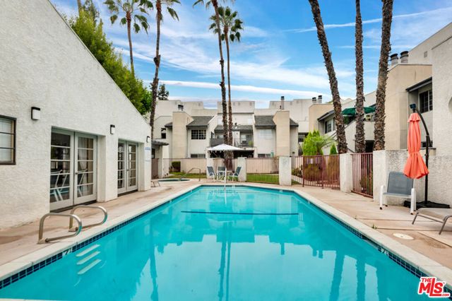 20155 Keswick Street 107, Winnetka, CA 91306
