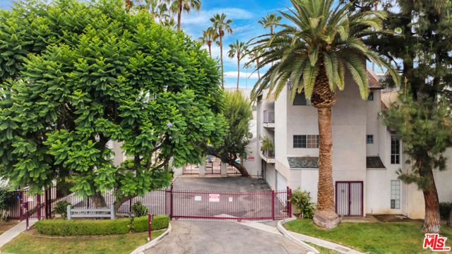 20155 Keswick Street 107, Winnetka, CA 91306