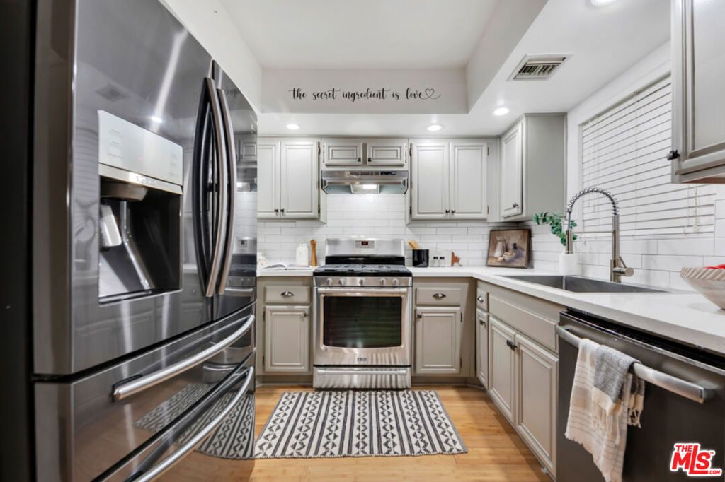 20155 Keswick Street 107, Winnetka, CA 91306
