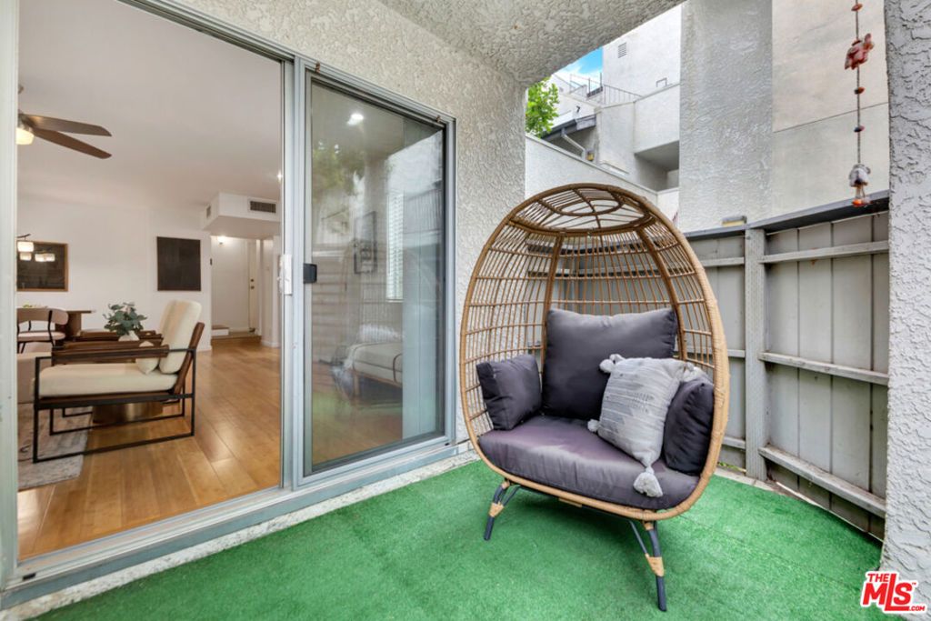 Image 10 of property listing at 20155 Keswick Street 107, Winnetka, CA 91306