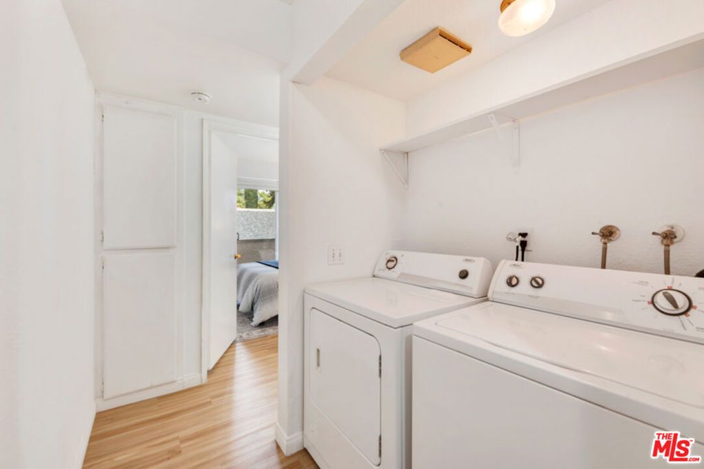 Image 17 of property listing at 20155 Keswick Street 107, Winnetka, CA 91306