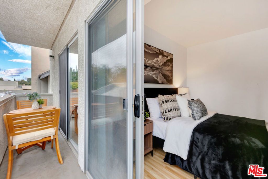 Image 20 of property listing at 20155 Keswick Street 107, Winnetka, CA 91306