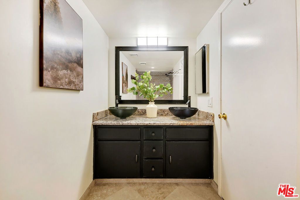 Image 23 of property listing at 20155 Keswick Street 107, Winnetka, CA 91306