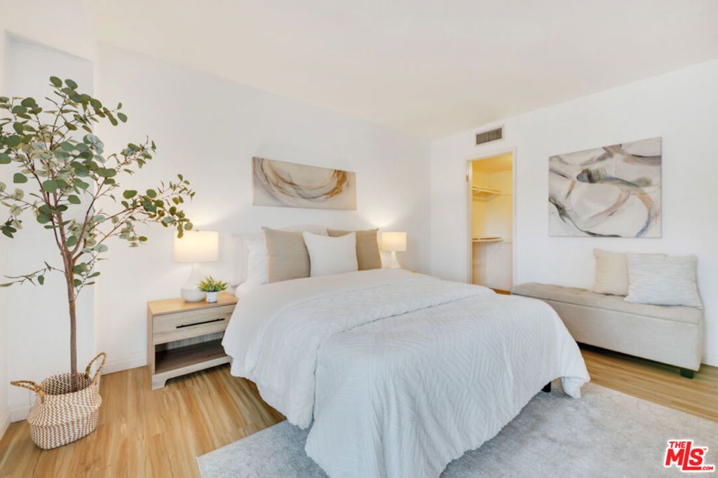 Image 26 of property listing at 20155 Keswick Street 107, Winnetka, CA 91306