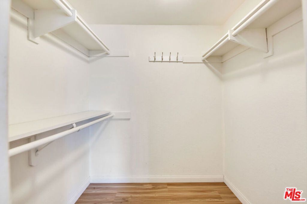 Image 28 of property listing at 20155 Keswick Street 107, Winnetka, CA 91306