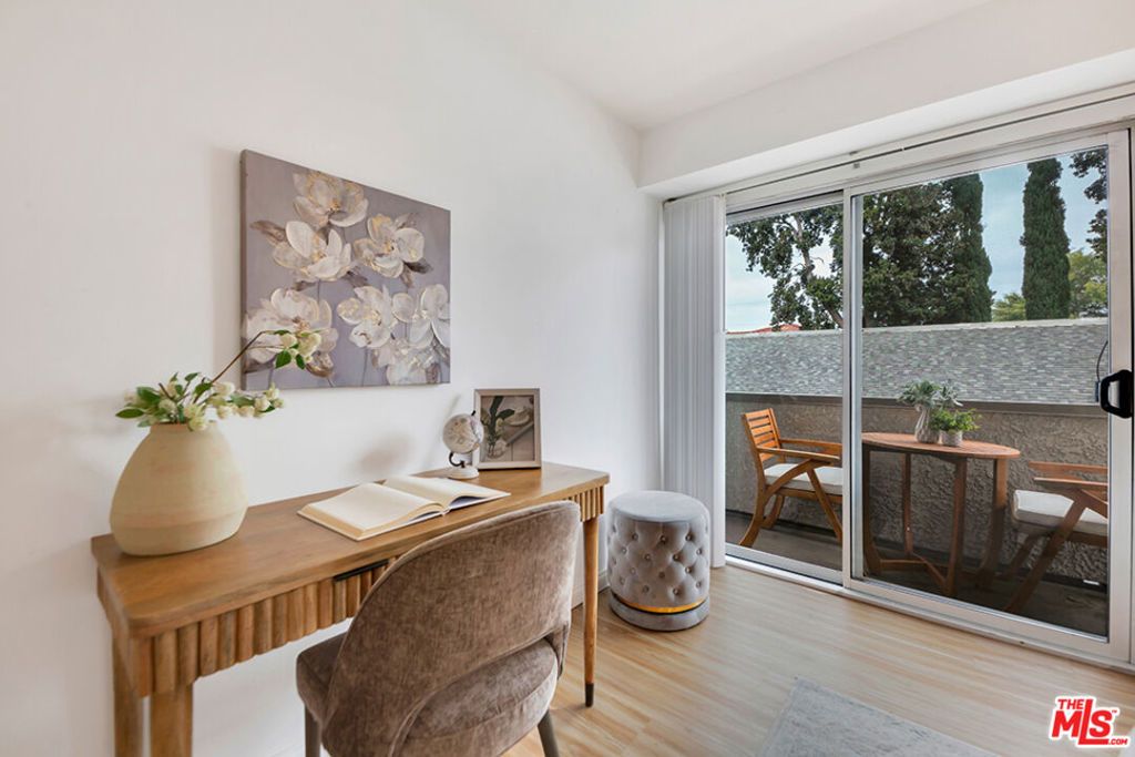 Image 30 of property listing at 20155 Keswick Street 107, Winnetka, CA 91306