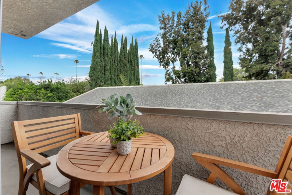 Image 31 of property listing at 20155 Keswick Street 107, Winnetka, CA 91306