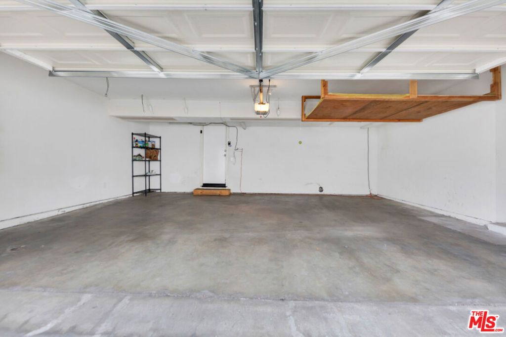 Image 32 of property listing at 20155 Keswick Street 107, Winnetka, CA 91306