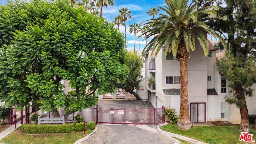 Image 40 of property listing at 20155 Keswick Street 107, Winnetka, CA 91306