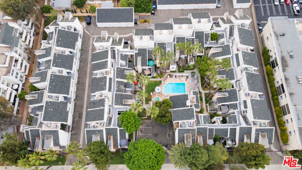 Image 41 of property listing at 20155 Keswick Street 107, Winnetka, CA 91306