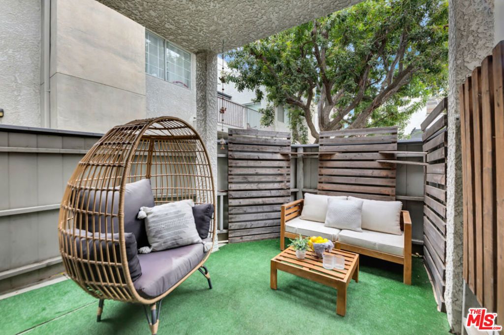 Image 9 of property listing at 20155 Keswick Street 107, Winnetka, CA 91306
