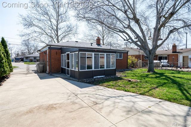 13227 Masonic Boulevard, Warren, MI 48088