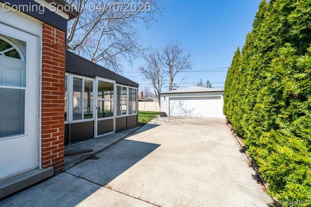 13227 Masonic Boulevard, Warren, MI 48088