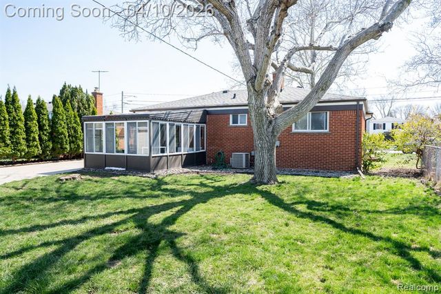 13227 Masonic Boulevard, Warren, MI 48088