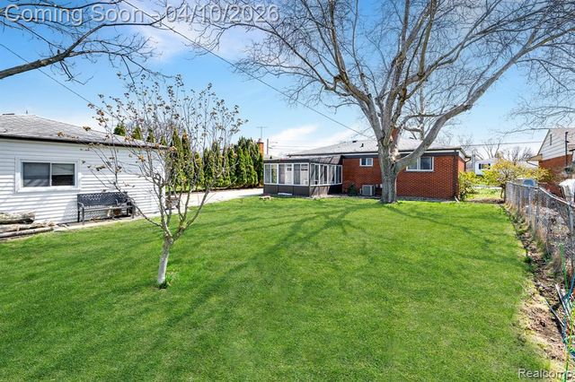 13227 Masonic Boulevard, Warren, MI 48088