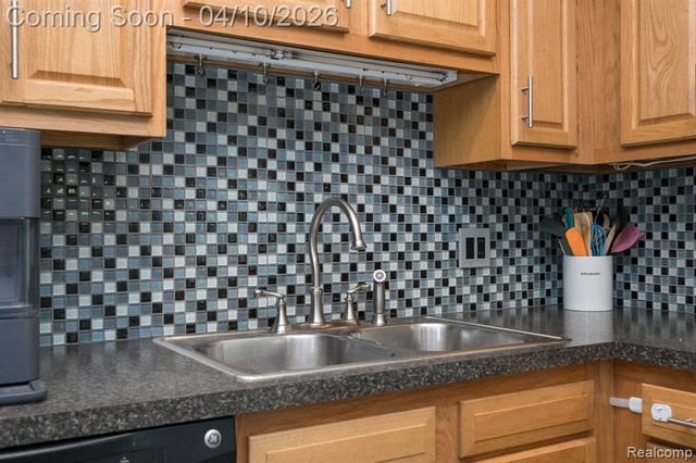13227 Masonic Boulevard, Warren, MI 48088
