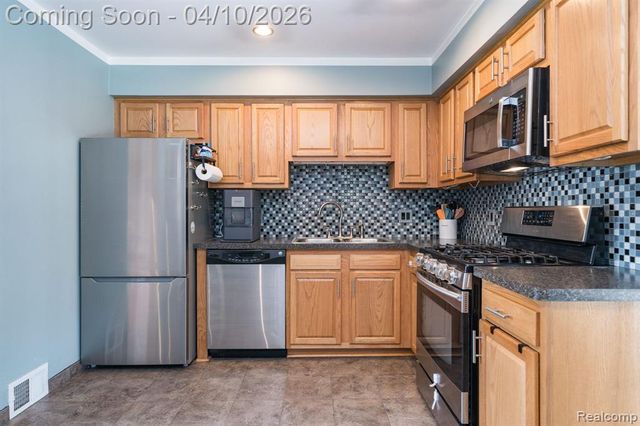 13227 Masonic Boulevard, Warren, MI 48088