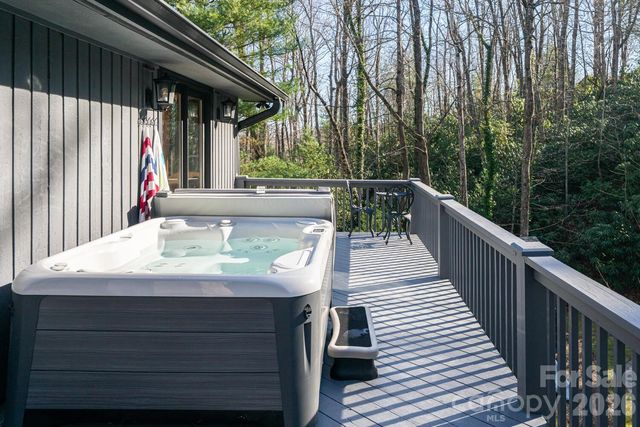 229 Greenleaf Drive, Flat Rock, NC 28731