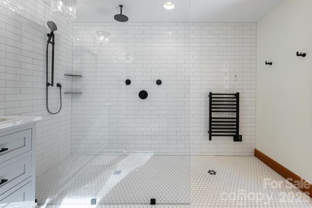 229 Greenleaf Drive, Flat Rock, NC 28731