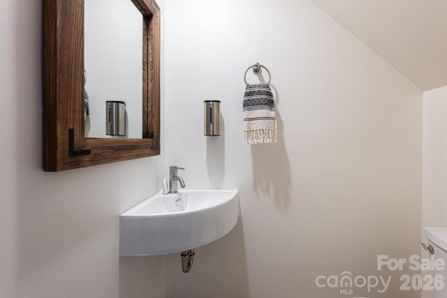 229 Greenleaf Drive, Flat Rock, NC 28731