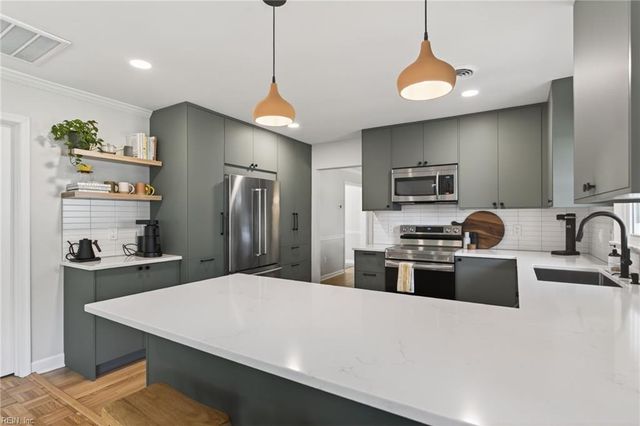 521 Heather DR, Virginia Beach, VA 23462