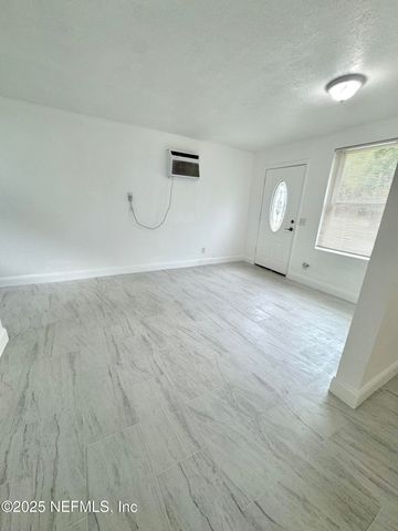 7640 TALLAHASSEE Avenue, Jacksonville, FL 32208