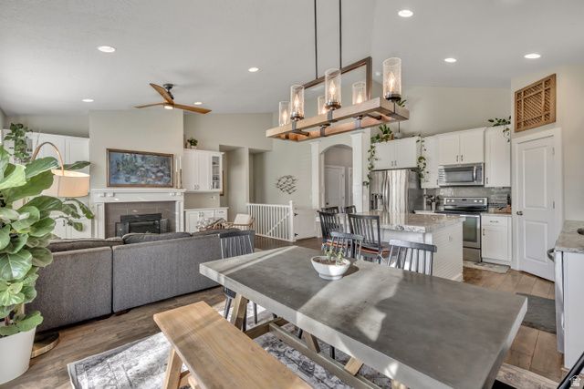 1877 W KAMARI DR, South Jordan, UT 84095