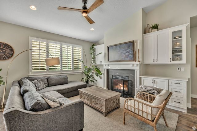 1877 W KAMARI DR, South Jordan, UT 84095