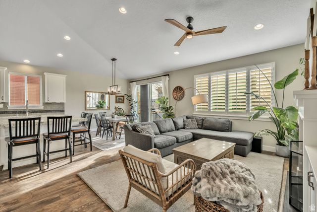 1877 W KAMARI DR, South Jordan, UT 84095