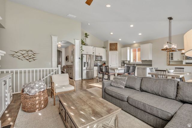 1877 W KAMARI DR, South Jordan, UT 84095