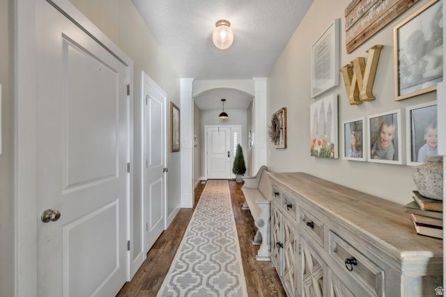 1877 W KAMARI DR, South Jordan, UT 84095