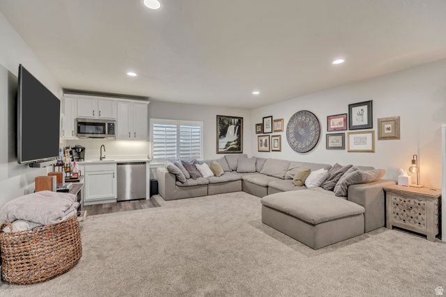 1877 W KAMARI DR, South Jordan, UT 84095