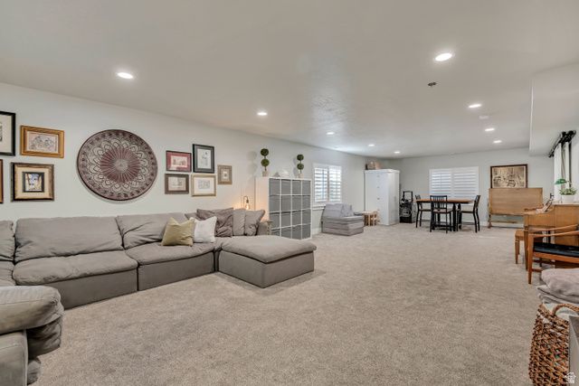 1877 W KAMARI DR, South Jordan, UT 84095