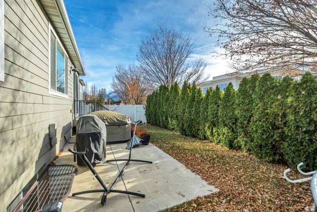 1877 W KAMARI DR, South Jordan, UT 84095