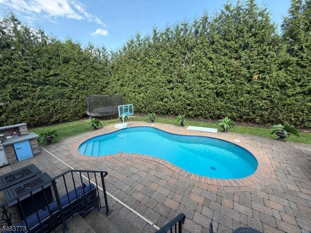 5 Nalesnik Dr, Fairfield Twp., NJ 07004