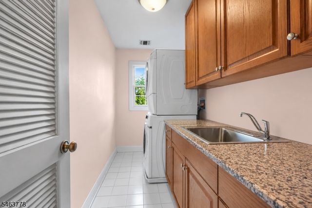 5 Nalesnik Dr, Fairfield Twp., NJ 07004