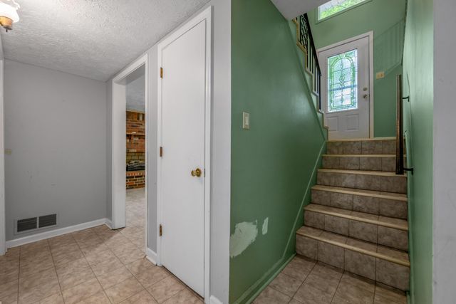 1282 Narragansett Park, Lexington, KY 40517