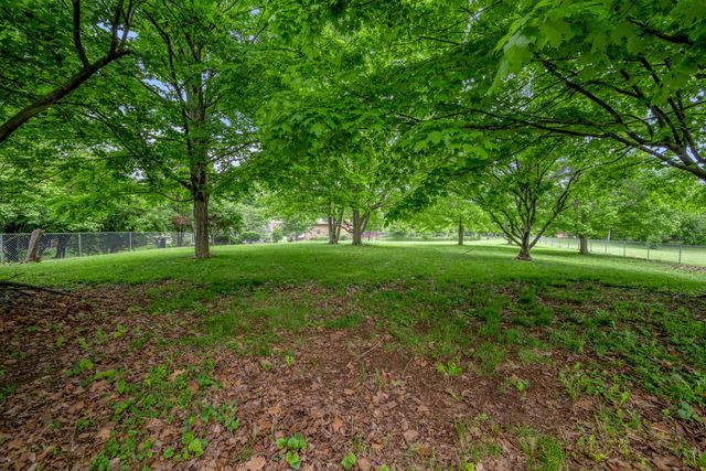 1282 Narragansett Park, Lexington, KY 40517