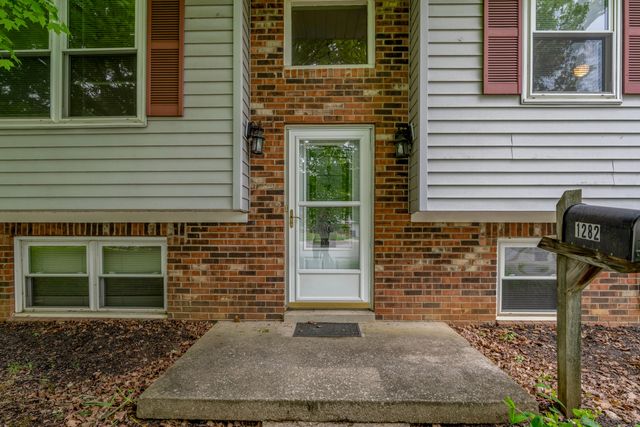 1282 Narragansett Park, Lexington, KY 40517