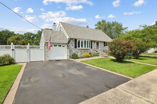88 Bentley Avenue, Old Bridge, NJ 08857