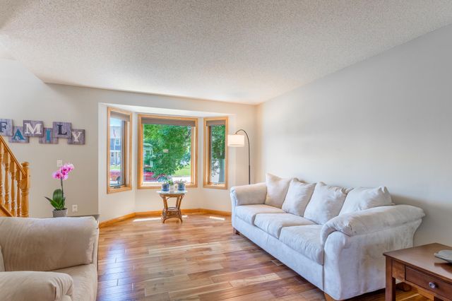 247 Pendryn Hill Circle, Woodbury, MN 55125