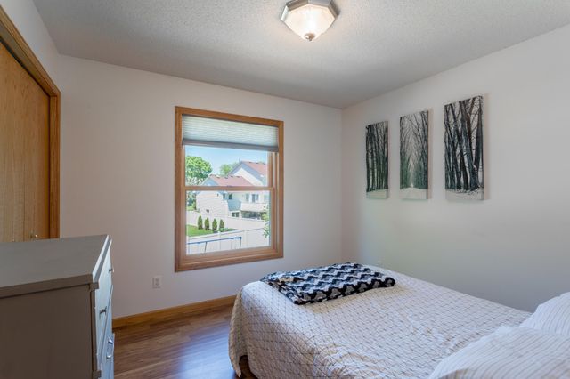 247 Pendryn Hill Circle, Woodbury, MN 55125