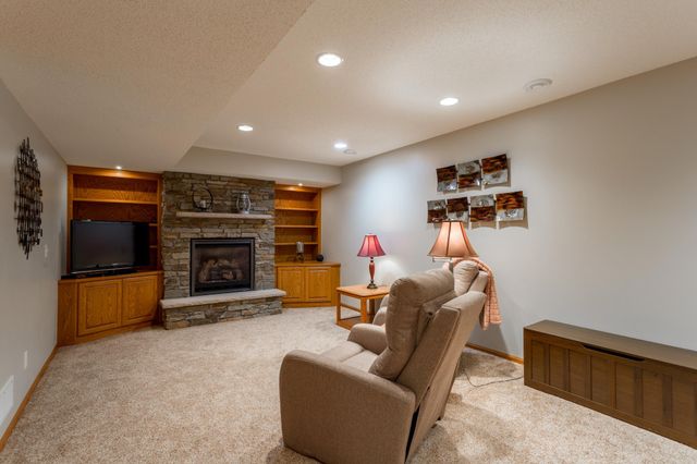 247 Pendryn Hill Circle, Woodbury, MN 55125