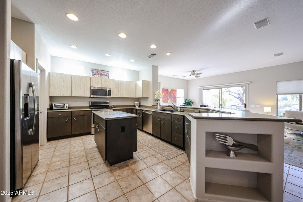 Image 14 of property listing at 17807 N NAVARRO Court, Surprise, AZ 85374