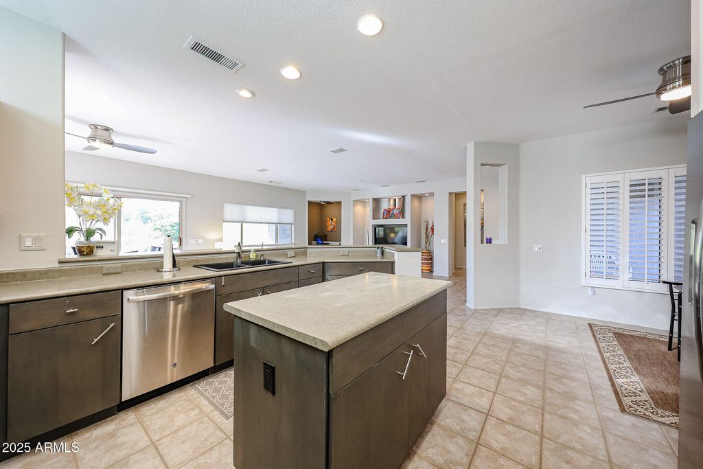 Image 15 of property listing at 17807 N NAVARRO Court, Surprise, AZ 85374