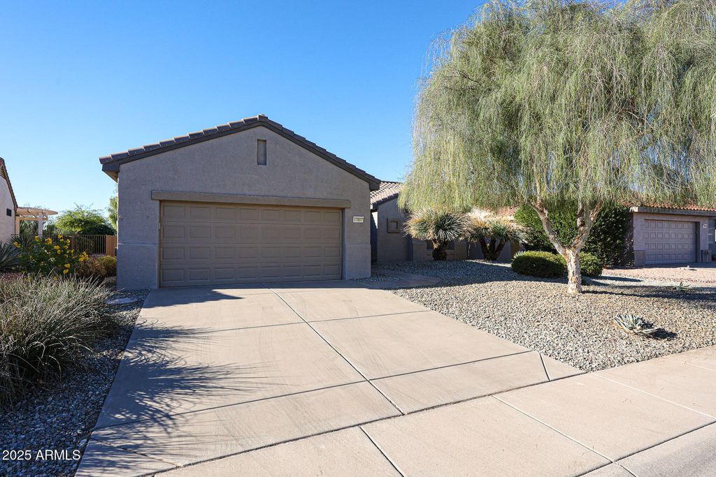 Image 3 of property listing at 17807 N NAVARRO Court, Surprise, AZ 85374