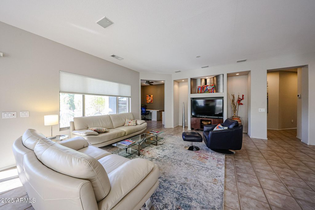 Image 7 of property listing at 17807 N NAVARRO Court, Surprise, AZ 85374