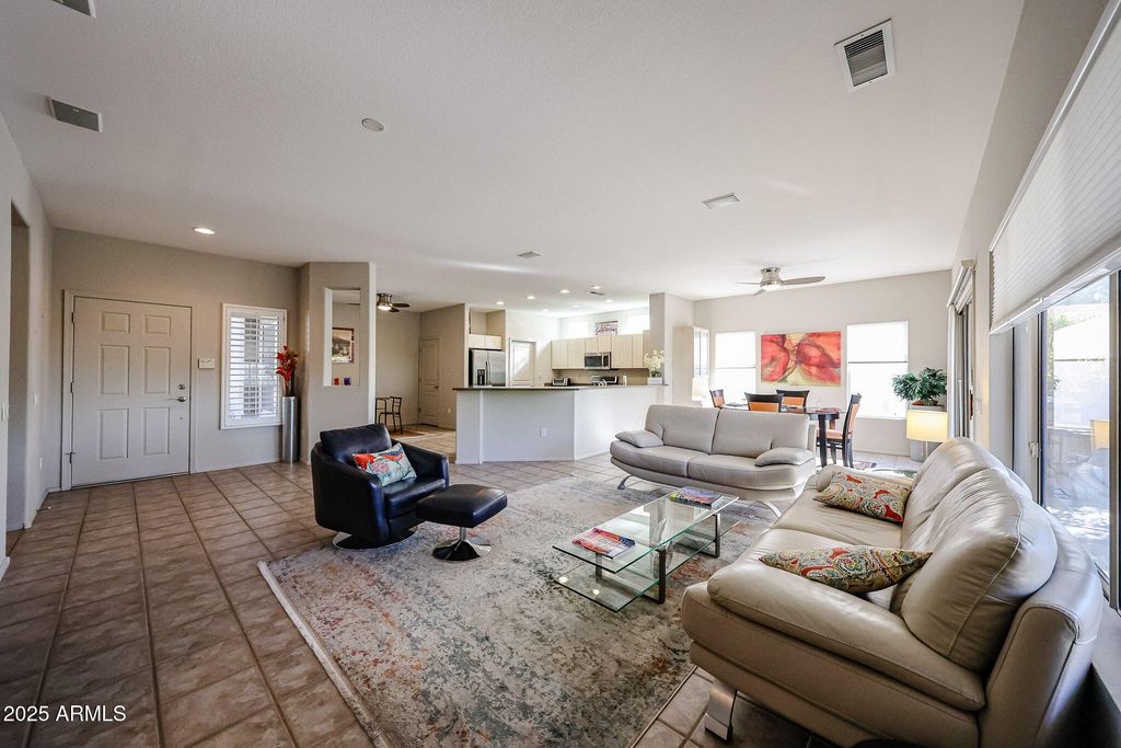 Image 8 of property listing at 17807 N NAVARRO Court, Surprise, AZ 85374