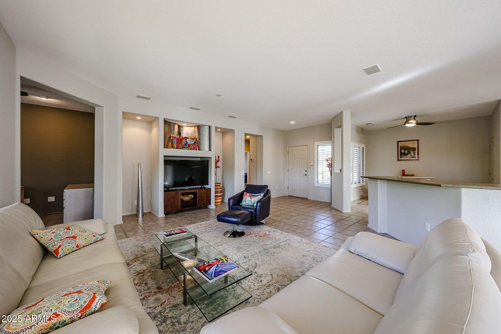 Image 9 of property listing at 17807 N NAVARRO Court, Surprise, AZ 85374