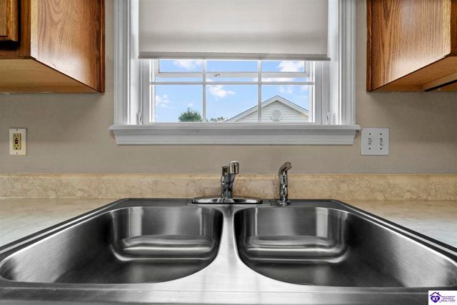 11703 Sunbeam Court, Louisville, KY 40272